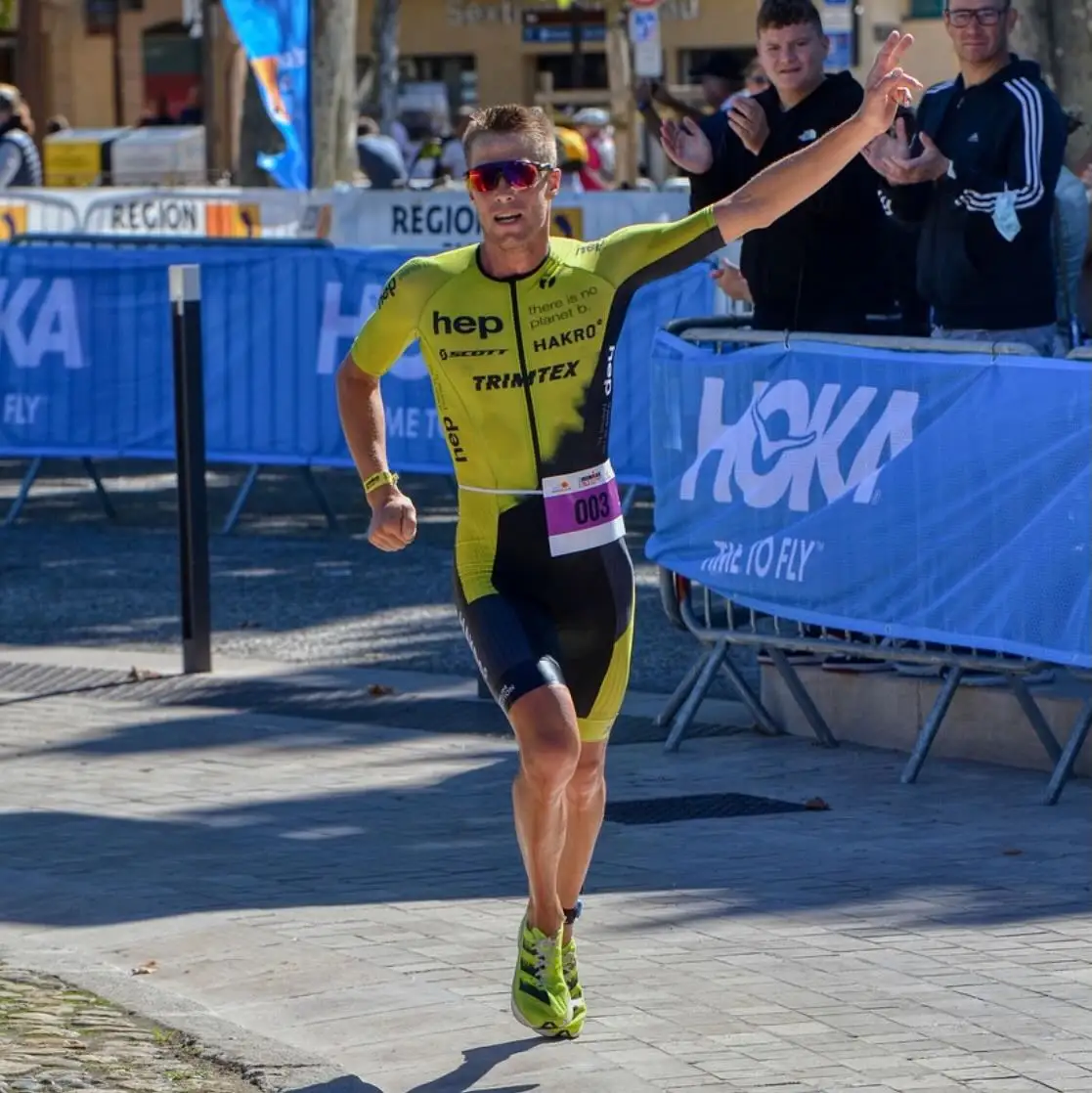 Endurance mentale en course à pied et triathlon : performance, effort et dépassement de soi en compétition